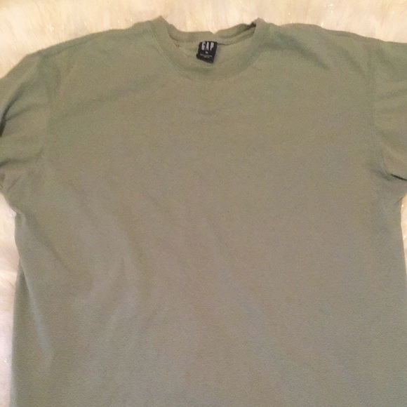GAP Other - Men’s green gap tee 😍